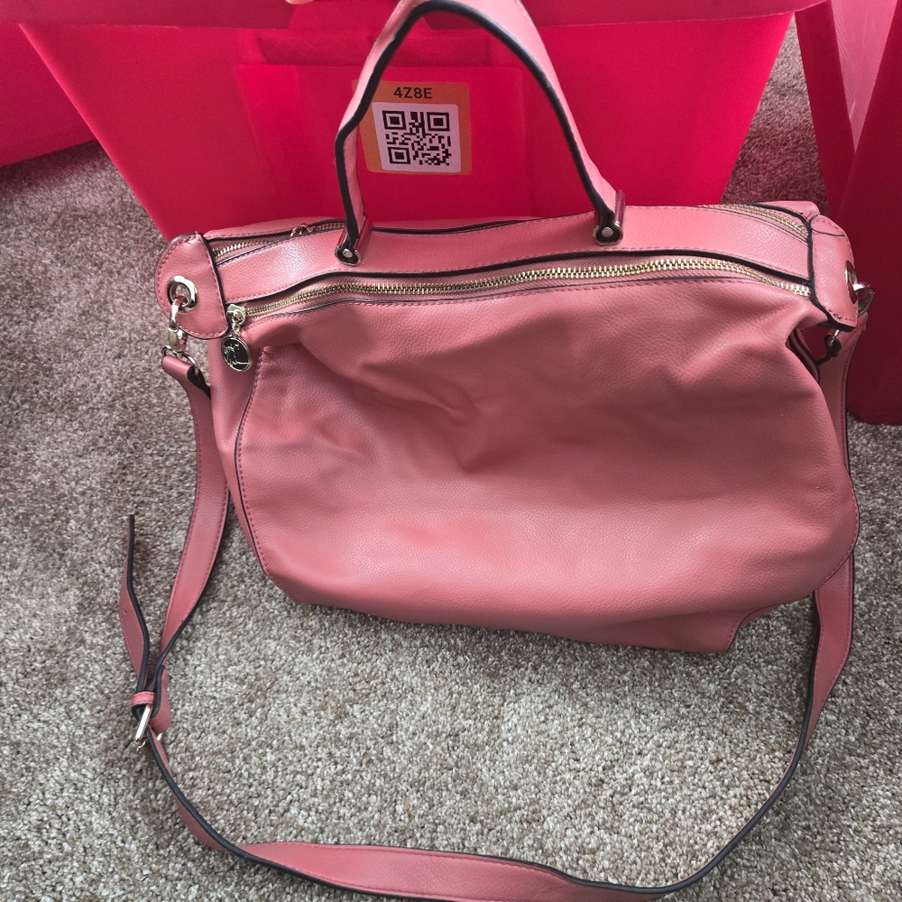 Eva Mendes Pocketbook